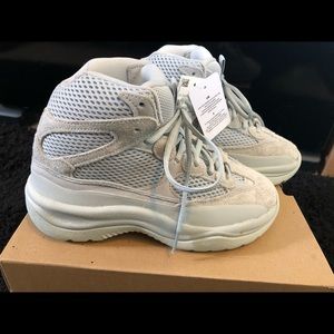 NWT/box Yeezy desert boot